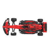 F1 Formula Car Rouge en briques 1:8 – gros plan sur le cockpit et le volant