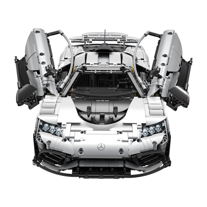 Mercedes-AMG ONE in 1:8 Bricks – Hypercar