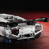 Lamborghini Countach en briques 1:8 – portes en ciseaux ouvertes montrant l'habitacle