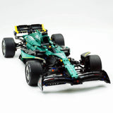 Aston Martin F1 AMR25 en briques 1:8 – vue du dessus montrant l'aérodynamique complète