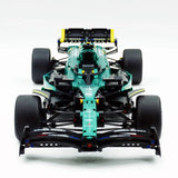 Aston Martin F1 AMR25 en briques 1:8 – vue de face avec aileron avant détaillé