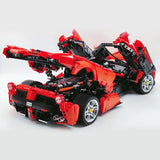 Ferrari LaFerrari en briques 1:8 détail intérieur cockpit