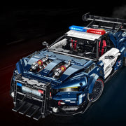 Ford Mustang Police GULY 10655 vue 3/4 avant — gyrophares rouges et bleus allumés