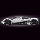 Devel Sixteen V16 en briques 1:8 – vue de profil avec lignes agressives et jantes sport