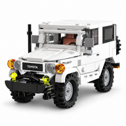 Toyota Land Cruiser FJ40 1:24 — CaDA C55042 — Vue avant trois quarts