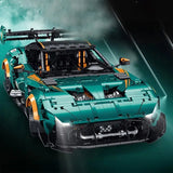 Aston Martin Vulcan en briques 1:8 – vue de profil avec lignes GT élégantes